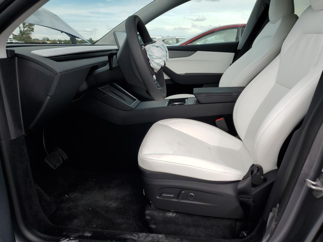 2026 Tesla Model Y VIN: 7SAYGDEE9TA464906 Lot: 81733835