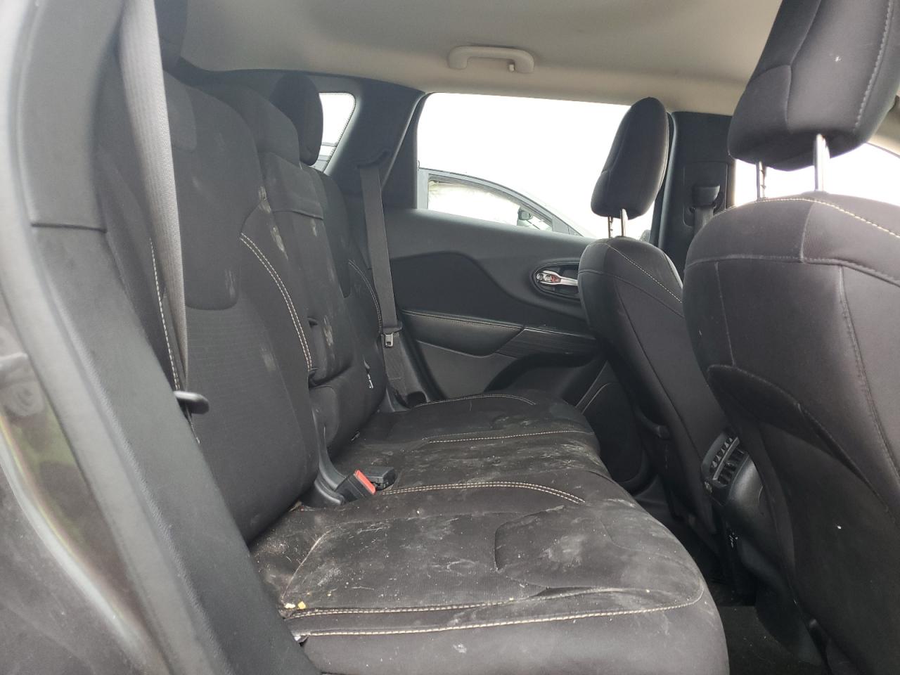 2015 Jeep Cherokee Latitude VIN: 1C4PJLCB8FW627903 Lot: 71819375