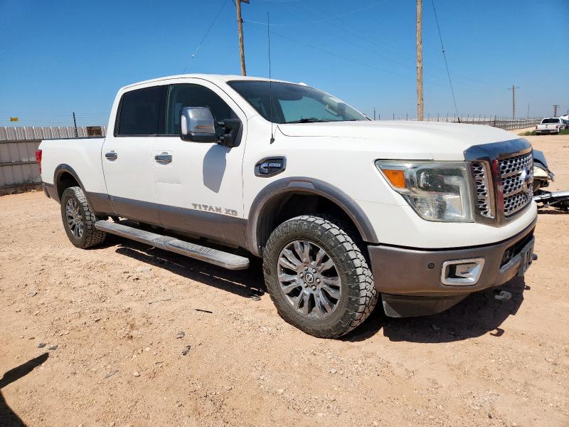 Pickups NISSAN TITAN 2016 Biały