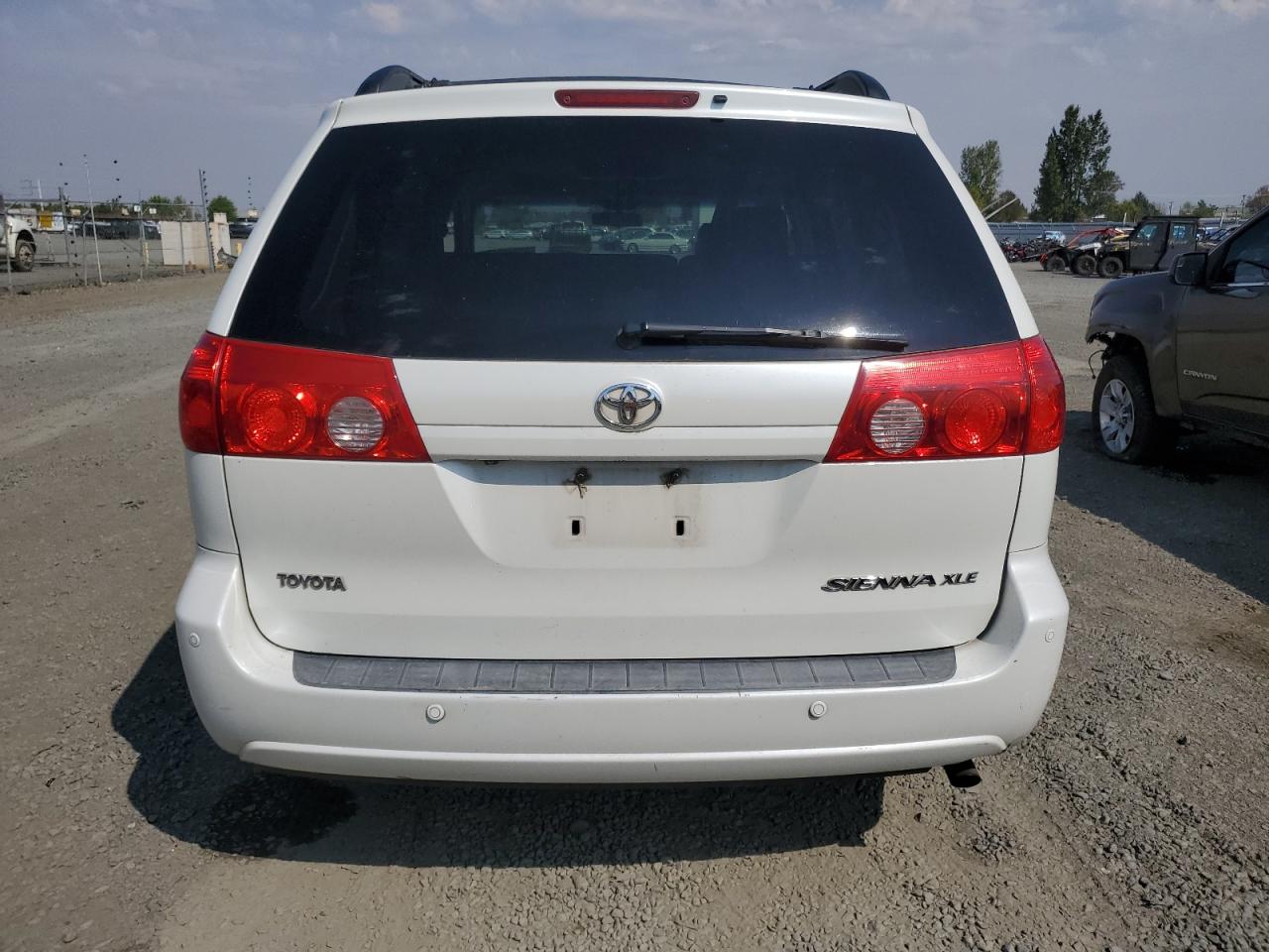 2010 Toyota Sienna Xle VIN: 5TDYK4CC2AS312328 Lot: 71203025