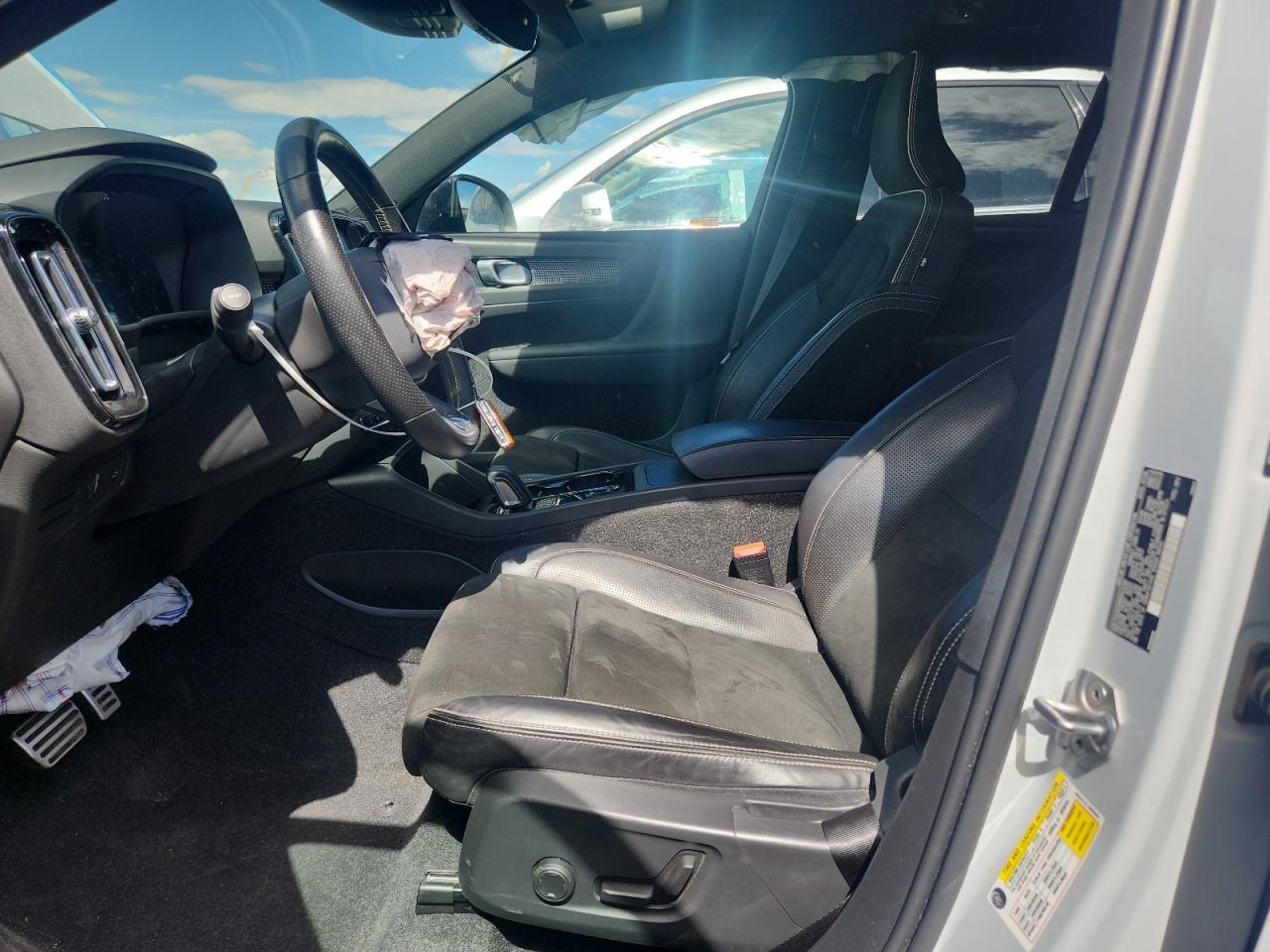 2021 Volvo Xc40 T5 R-Design VIN: YV4162UM6M2414158 Lot: 70744595