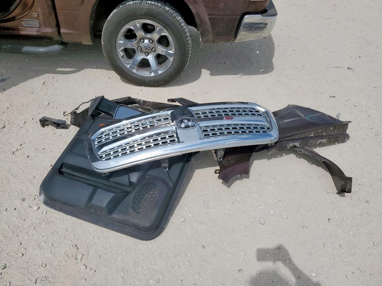 2013 Ram 1500 Laramie VIN: 1C6RR6NT4DS585301 Lot: 84642245