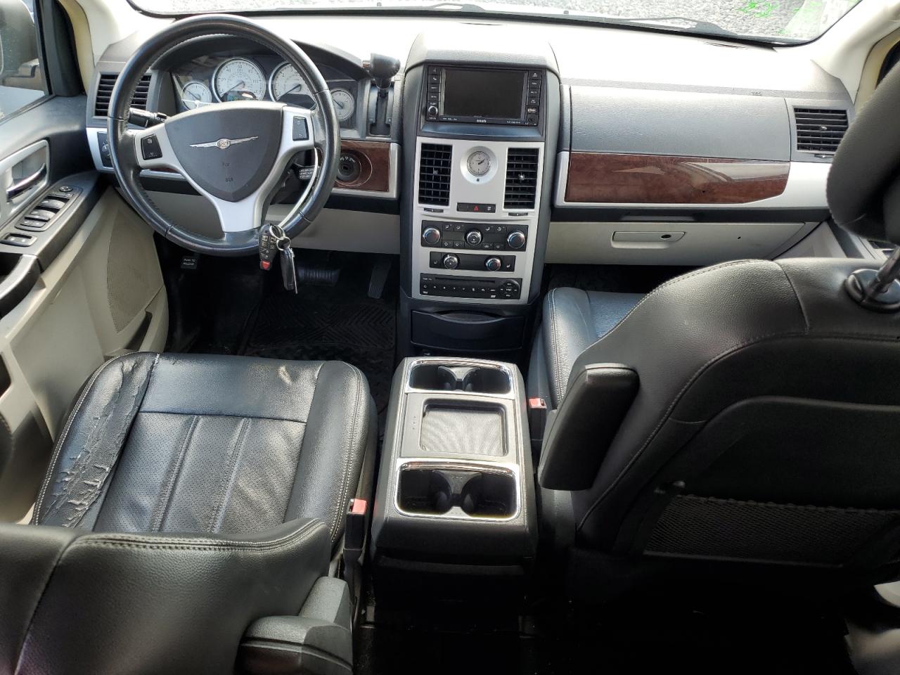 2010 Chrysler Town & Country Touring Plus VIN: 2A4RR8DXXAR353284 Lot: 81791795