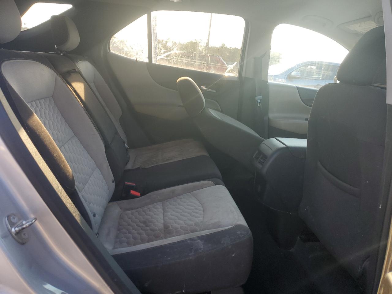 2018 Chevrolet Equinox Ls VIN: 3GNAXHEV5JS592094 Lot: 71883555