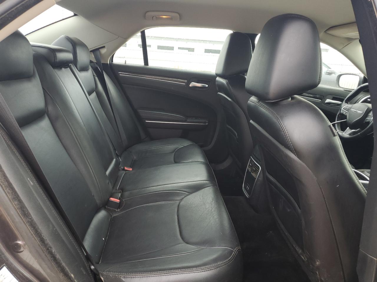 2015 Chrysler 300 Limited VIN: 2C3CCARGXFH830987 Lot: 71806215