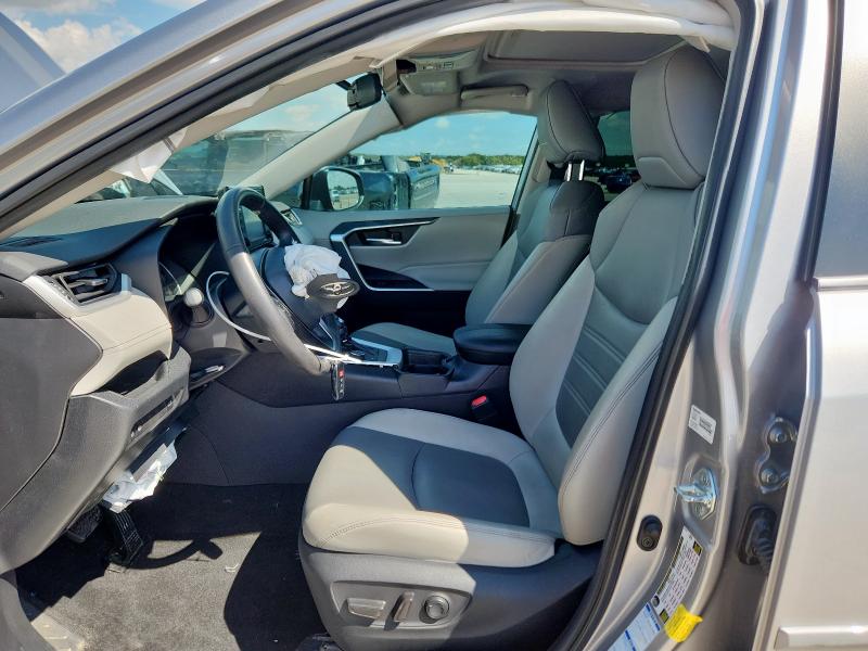TOYOTA RAV4 2021 Серебристый