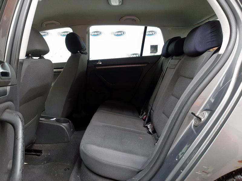 2004 VOLKSWAGEN GOLF FSI SE 