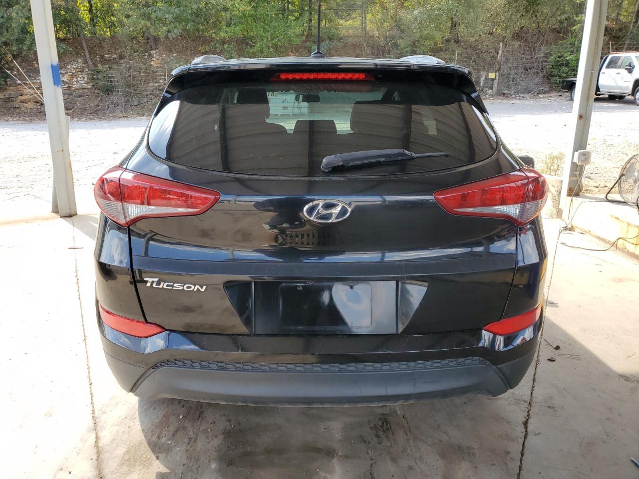 2016 Hyundai Tucson Limited VIN: KM8J33A45GU061812 Lot: 81575965