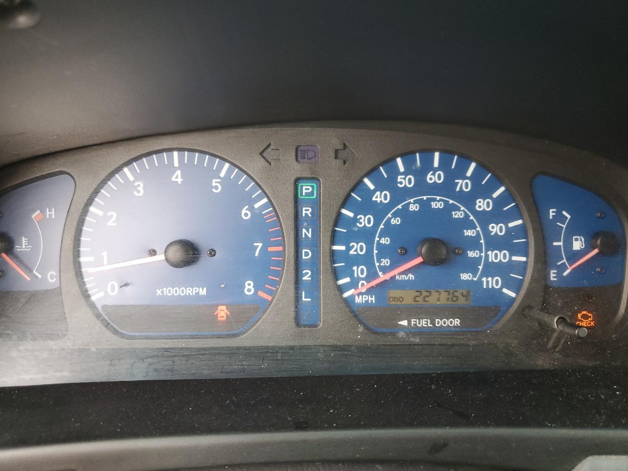 2001 Toyota Sienna Le VIN: 4T3ZF13C71U330670 Lot: 80197355