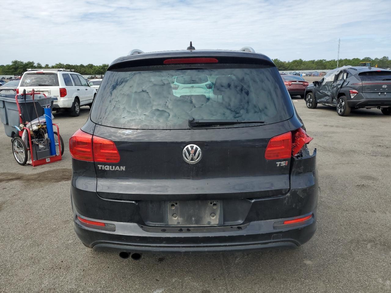 2017 Volkswagen Tiguan Sport VIN: WVGTV7AX5HK015656 Lot: 80440155