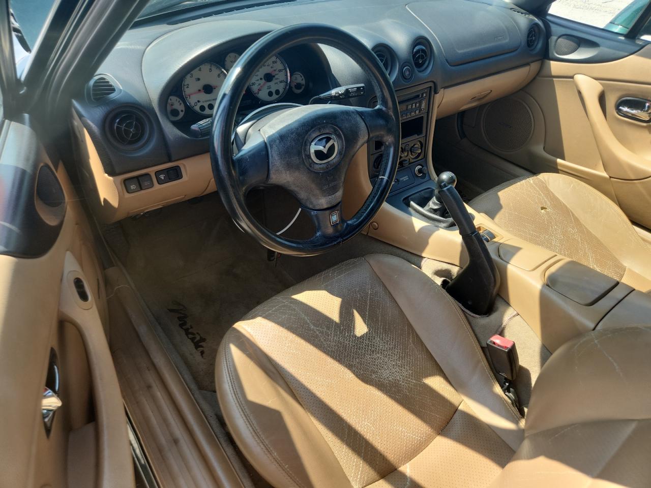 2001 Mazda Mx-5 Miata Base VIN: JM1NB353X10205329 Lot: 81211915