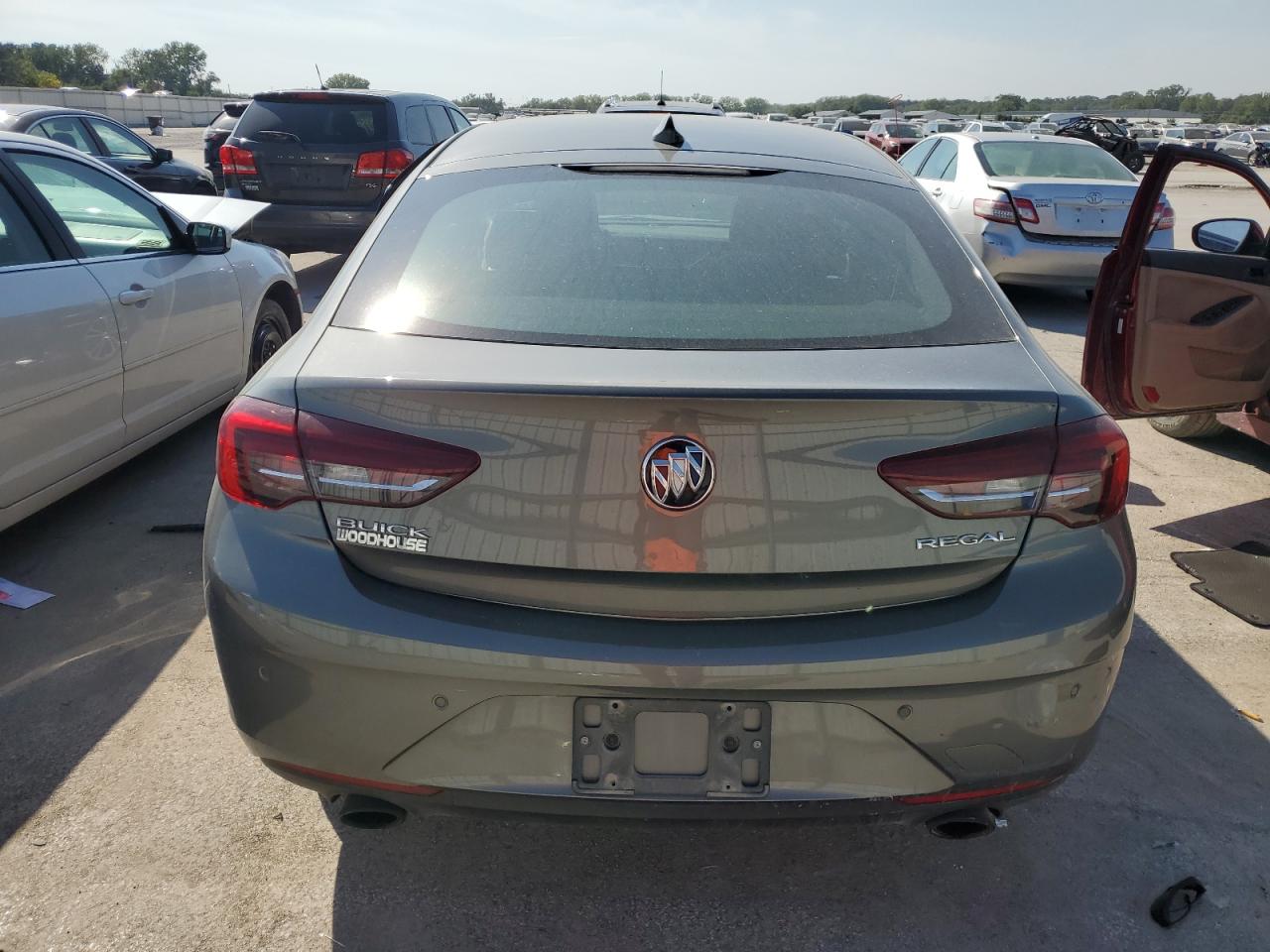 2018 Buick Regal Essence VIN: W04GP6SX3J1050789 Lot: 80715455