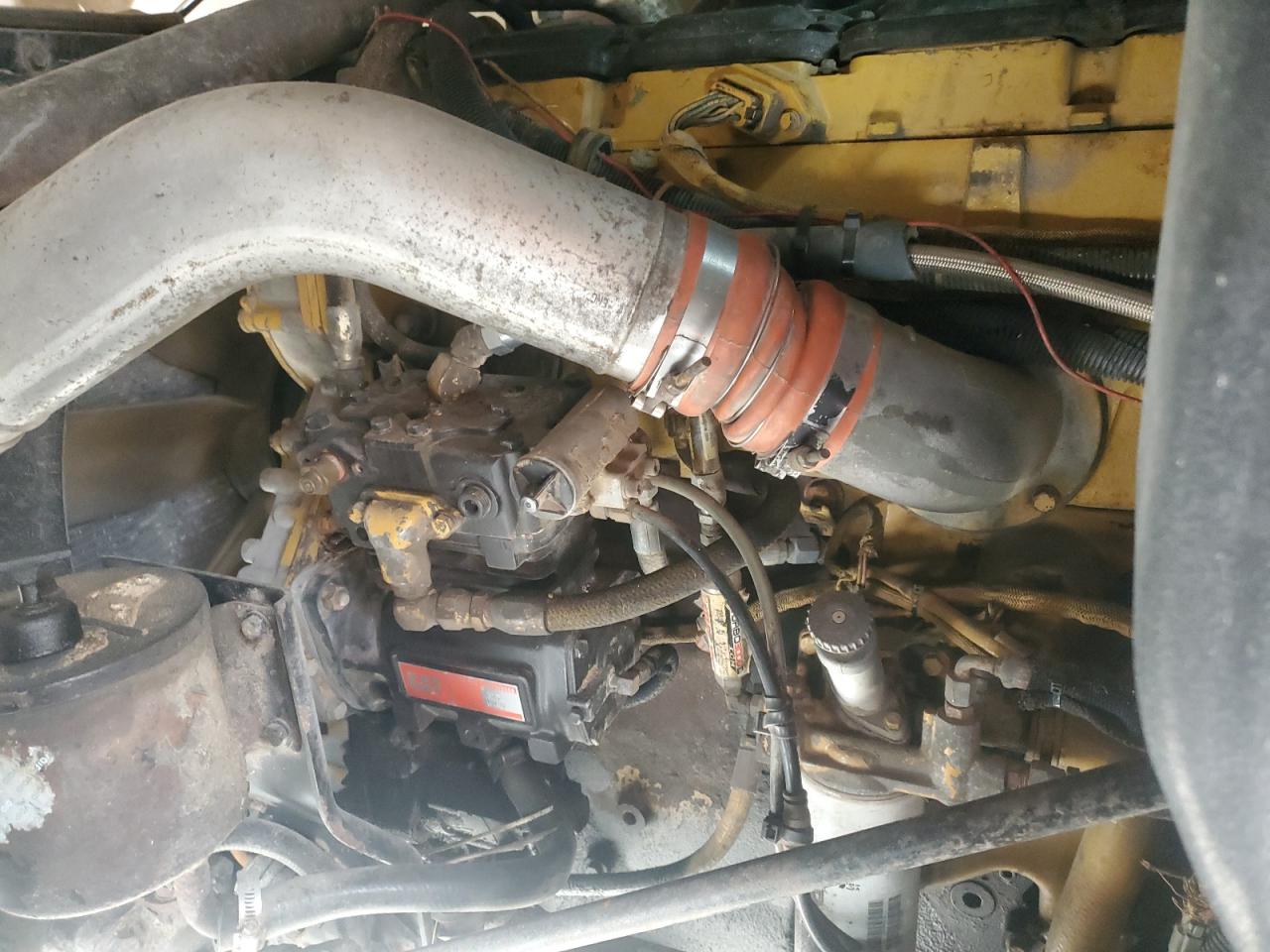 1999 International 9400 Semi Truck VIN: 2HSFHASR4XC050298 Lot: 81392315