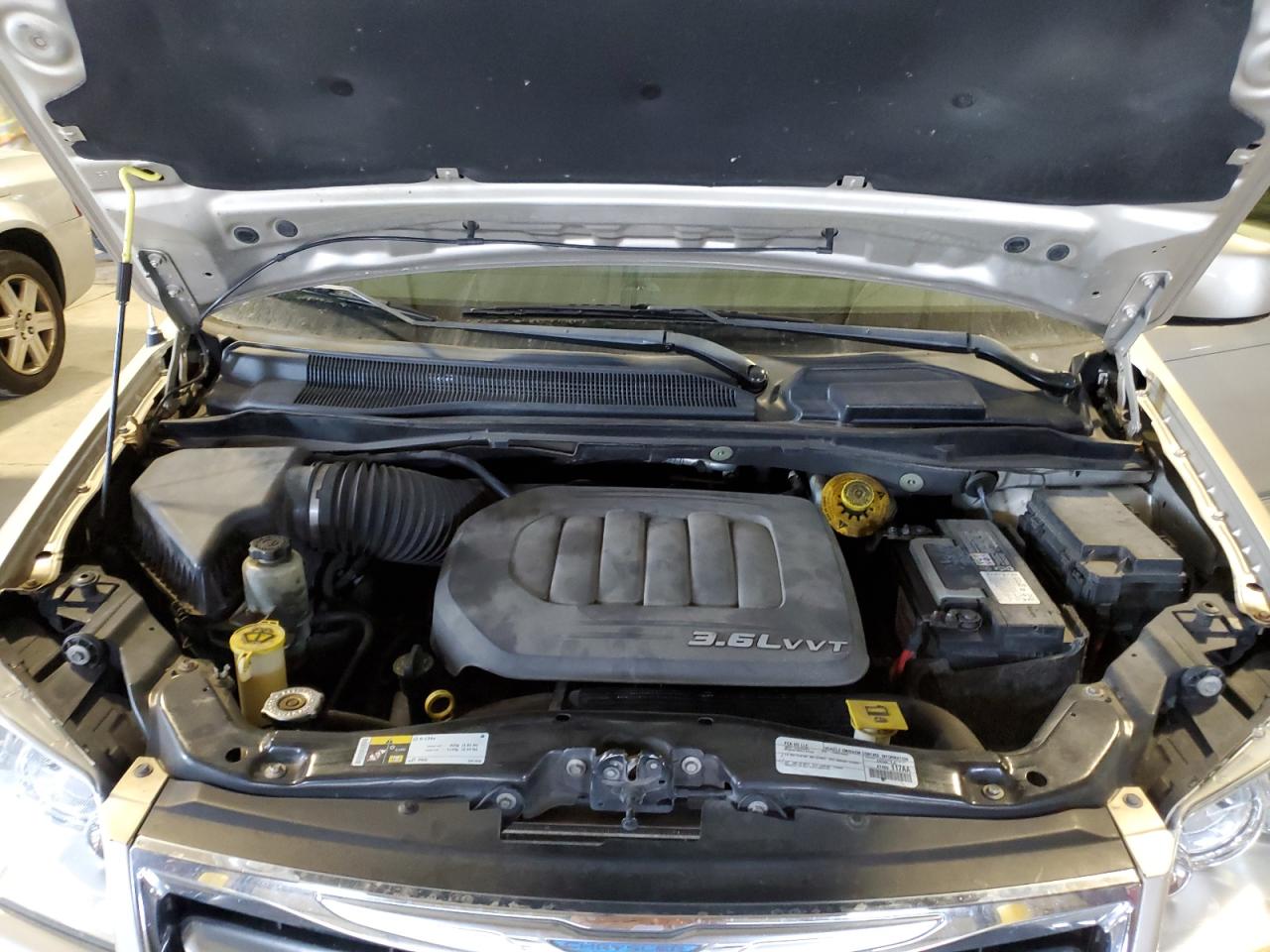 2015 Chrysler Town & Country Touring VIN: 2C4RC1BG0FR661895 Lot: 81048075