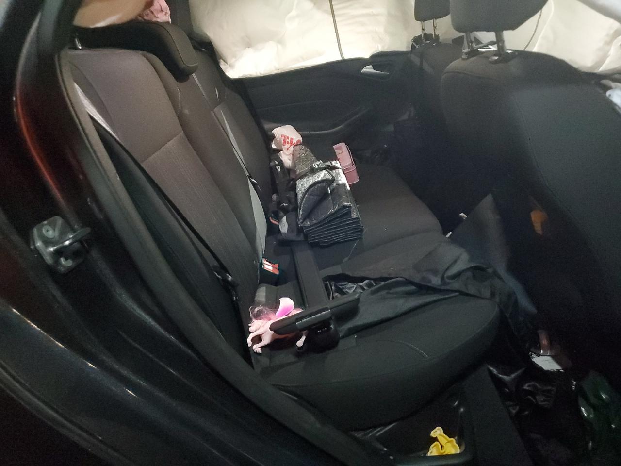 2018 Ford Focus Sel VIN: 304383 Lot: 84849385