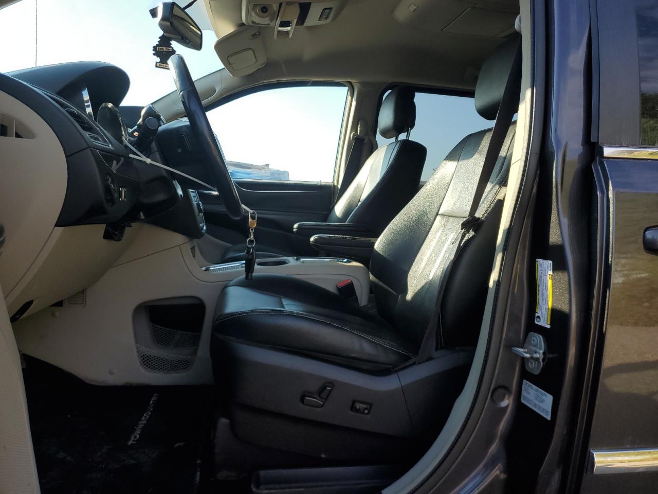 2016 Chrysler Town & Country Touring L VIN: 2C4RC1CGXGR126895 Lot: 71513695