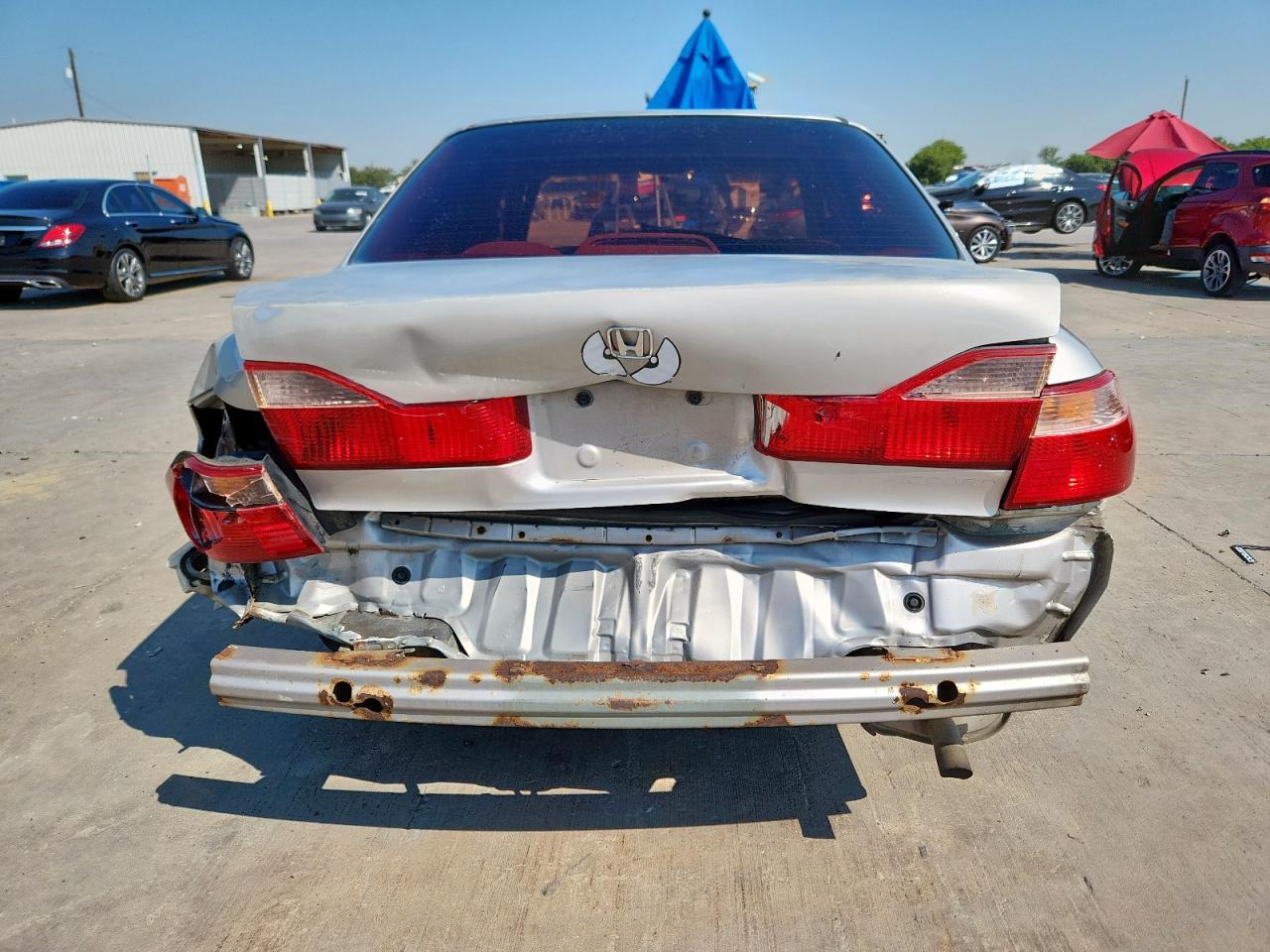 1998 Honda Accord Lx VIN: 1HGCG564XWA044060 Lot: 81098625