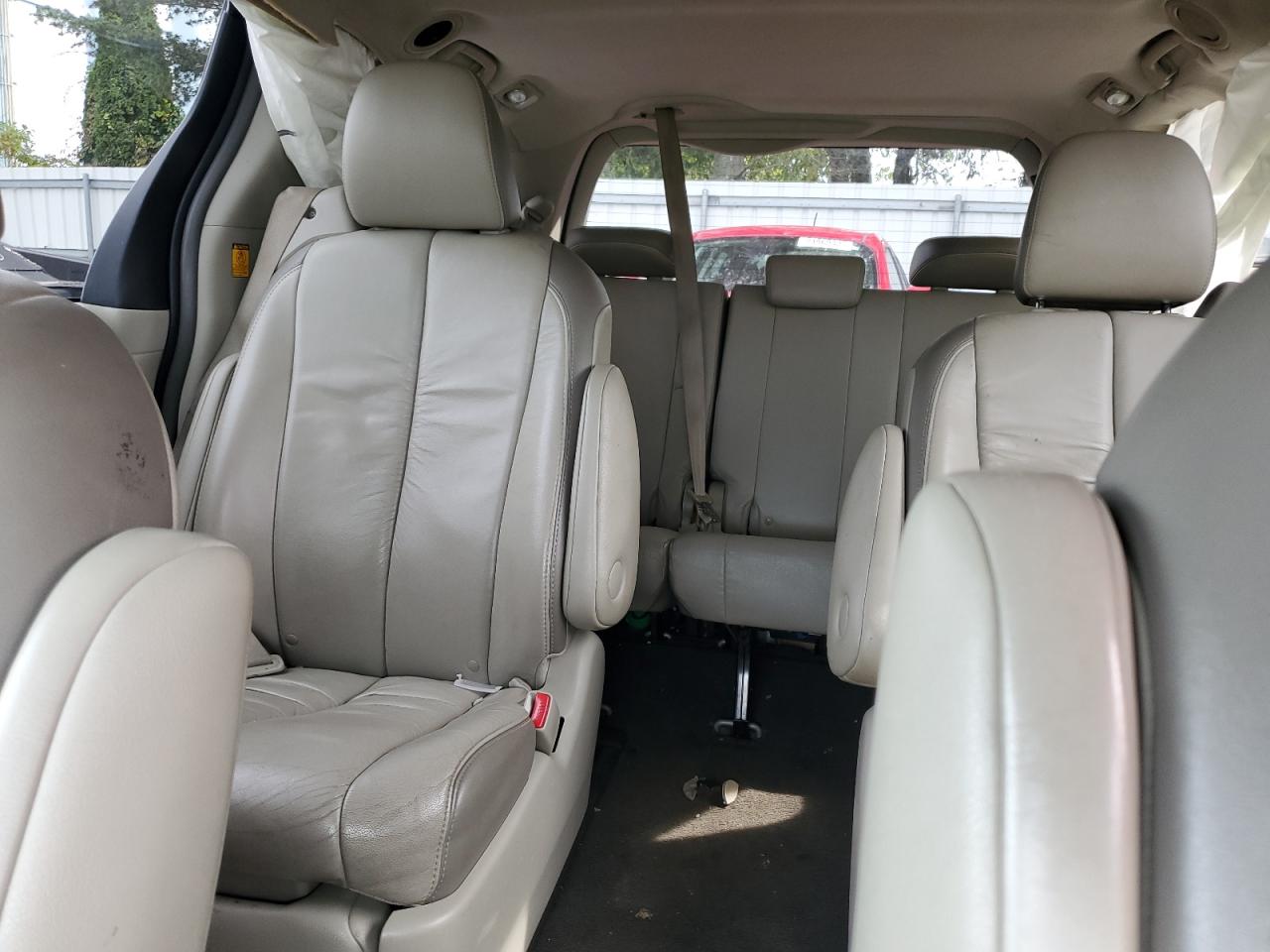 2011 Toyota Sienna Xle VIN: 5TDYK3DCXBS037690 Lot: 84583085