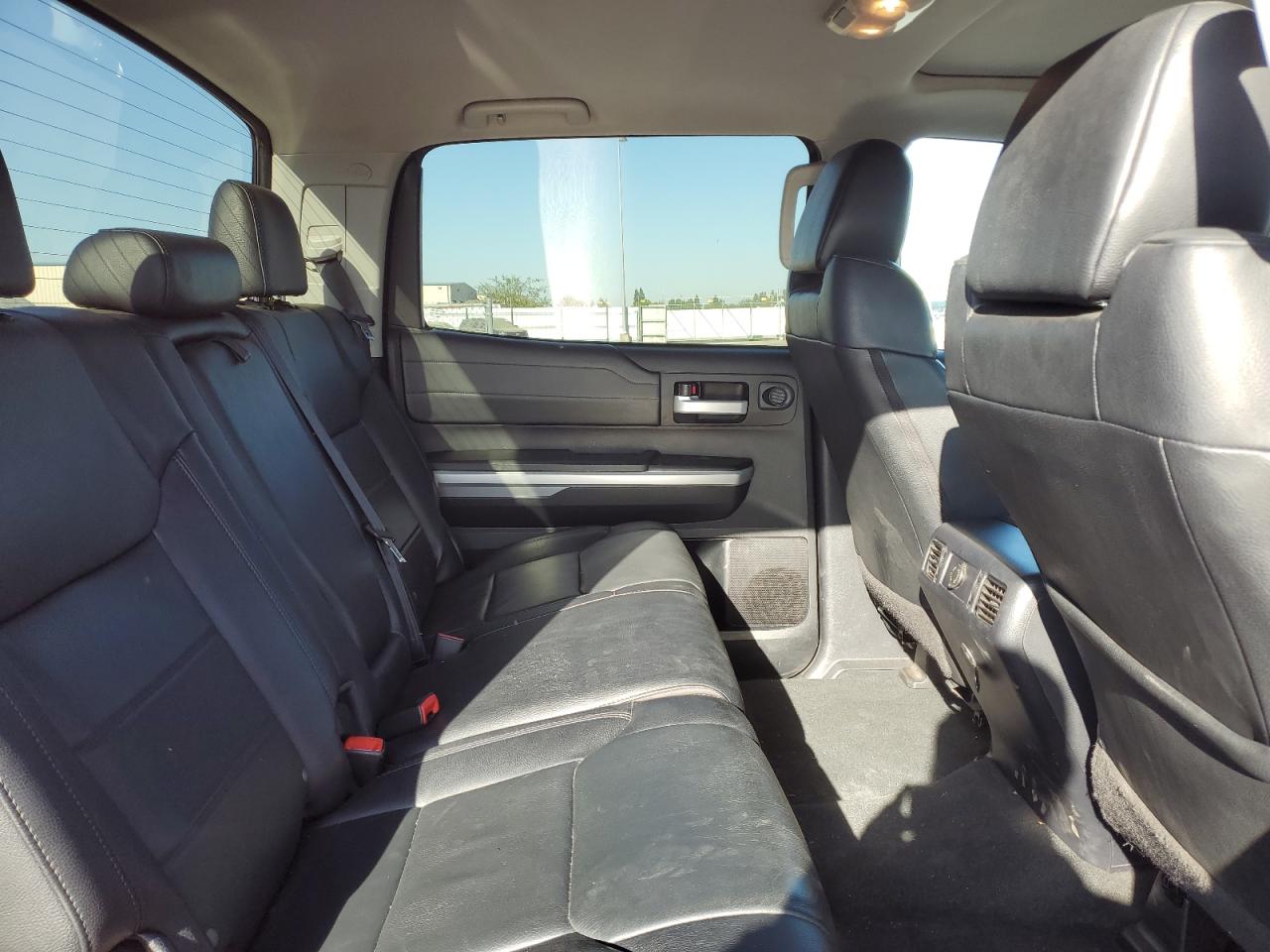 2017 Toyota Tundra Crewmax Limited VIN: 5TFFW5F12HX220149 Lot: 80962575