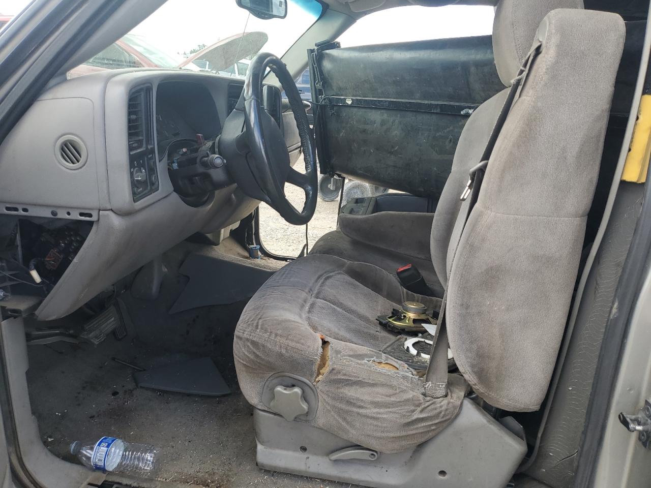 2000 Chevrolet Silverado C1500 VIN: 2GCEC19T7Y1204231 Lot: 81878475