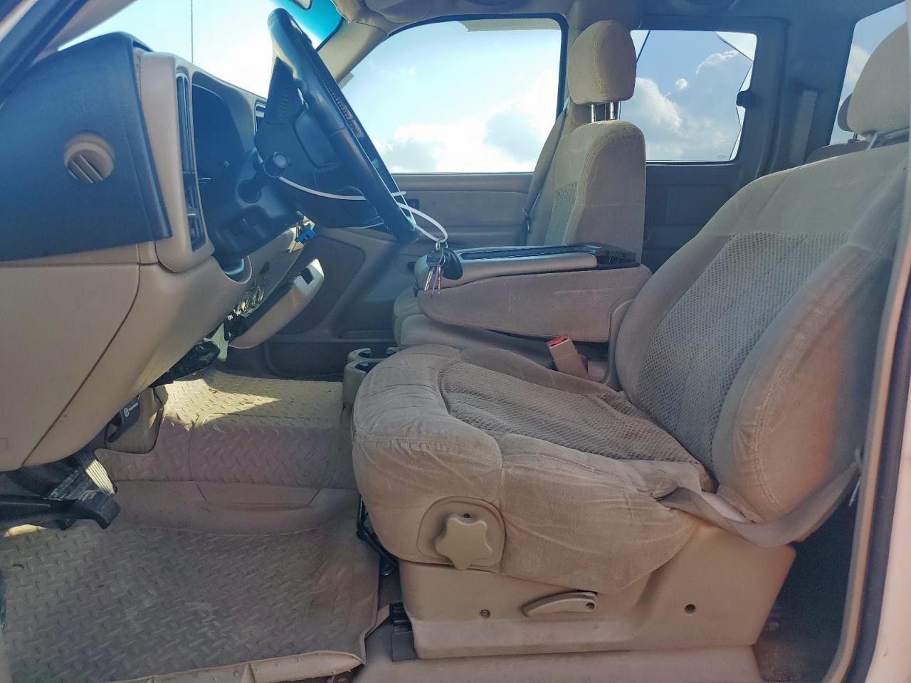 2002 Chevrolet Silverado C2500 Heavy Duty VIN: 1GCHC29U32E283740 Lot: 83869925