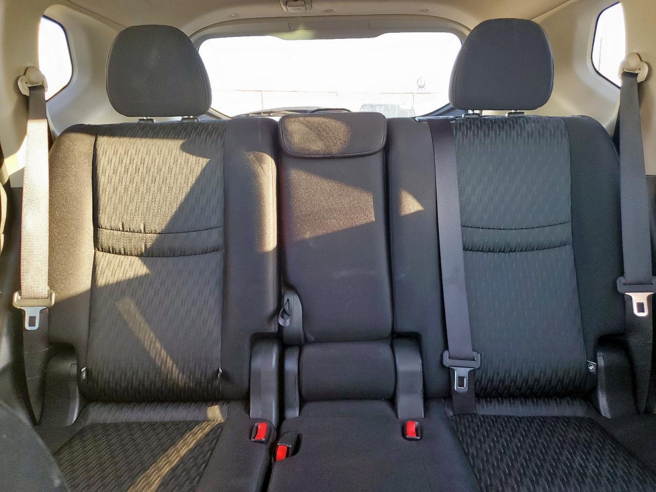 2017 Nissan Rogue S VIN: JN8AT2MT5HW393034 Lot: 82117695