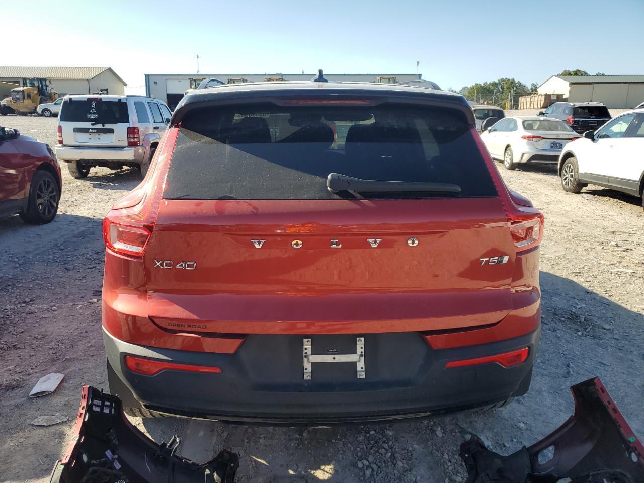 2021 Volvo Xc40 T5 R-Design VIN: YV4162UM8M2584618 Lot: 80640905