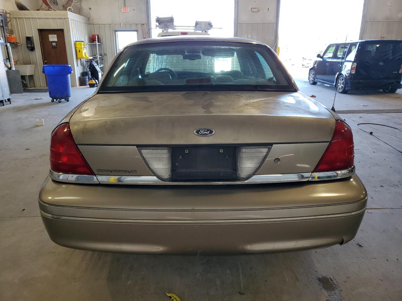 2005 Ford Crown Victoria Lx VIN: 2FAFP74W55X124874 Lot: 81804655