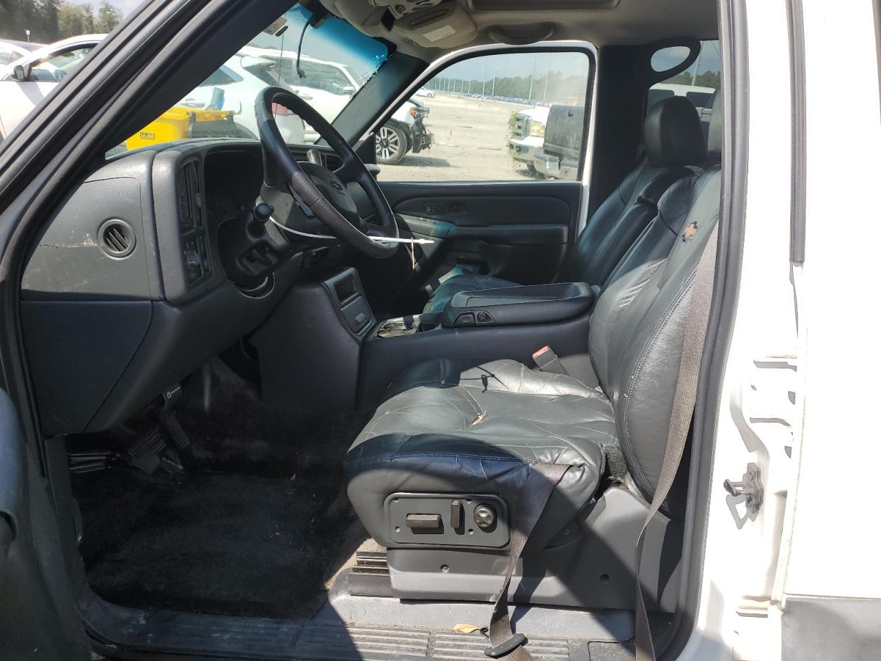 2002 Chevrolet Avalanche C1500 VIN: 3GNEC13T32G225379 Lot: 82125255
