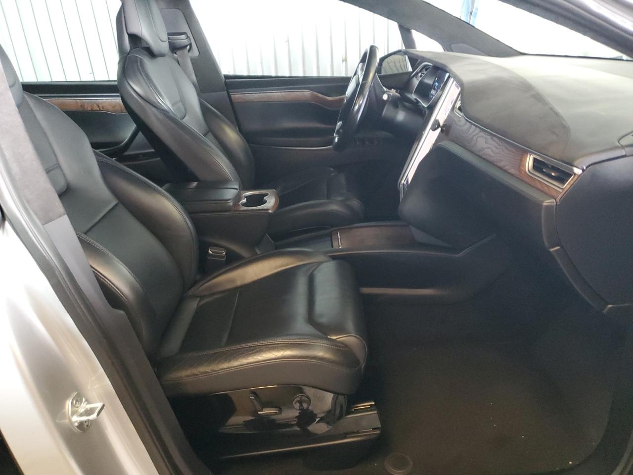 2017 Tesla Model X VIN: 5YJXCBE24HF044611 Lot: 72094995