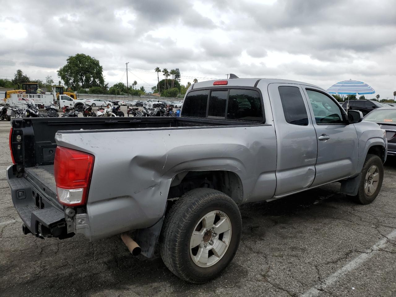2017 Toyota Tacoma Access Cab silver  Gasoline 5TFRX5GN6HX079808 photo #4
