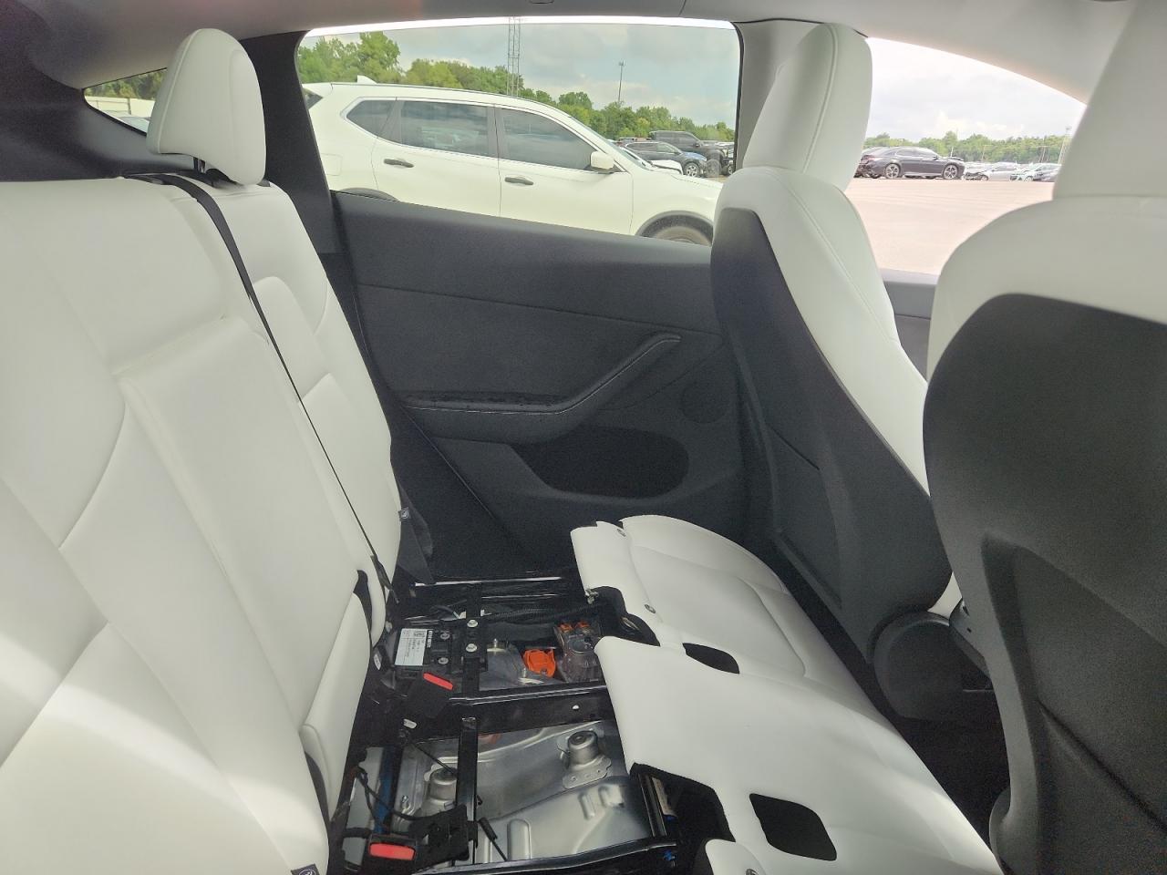 2024 Tesla Model Y VIN: 7SAYGDEF9RA320712 Lot: 71048945