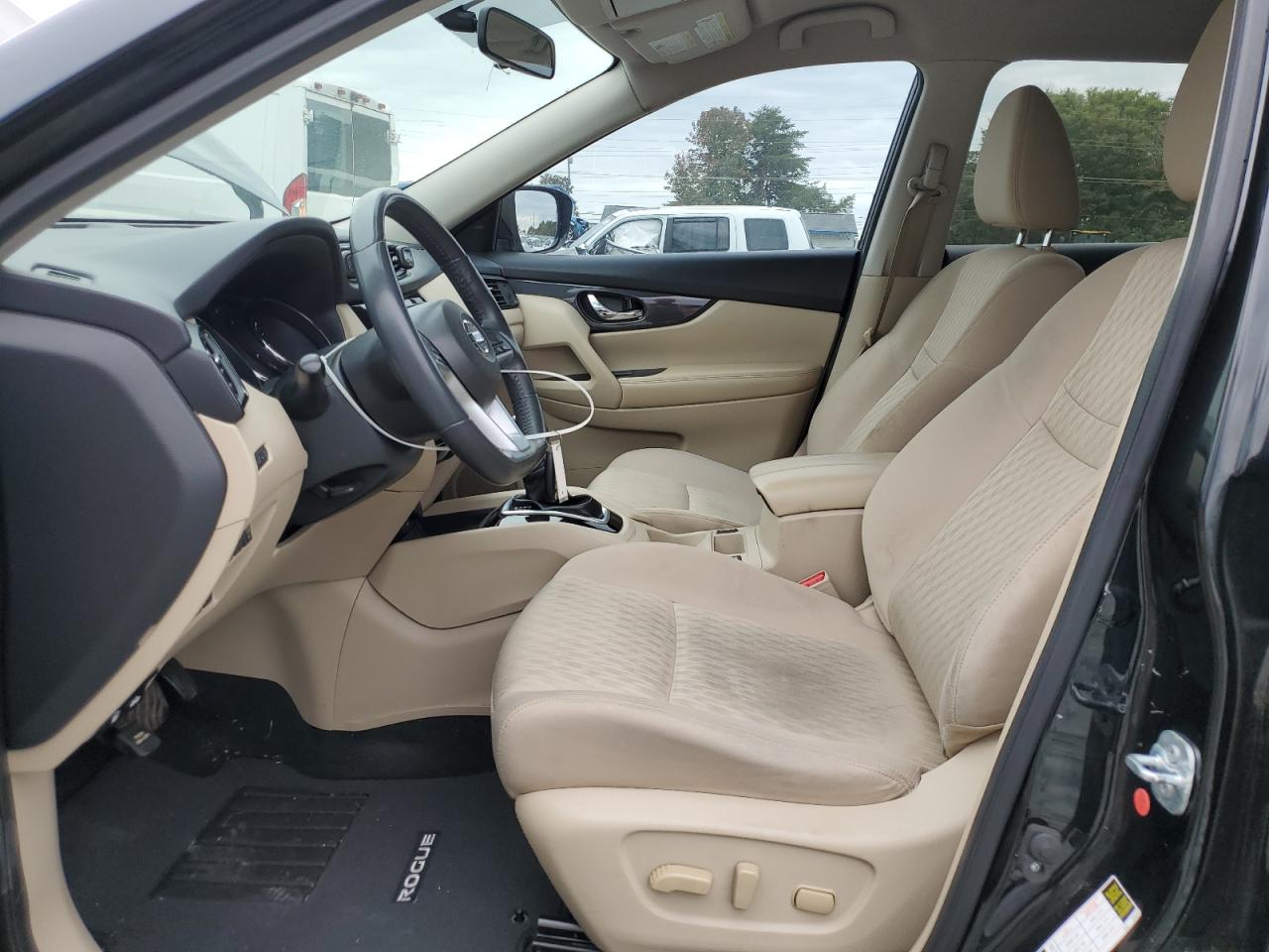 2017 Nissan Rogue S VIN: KNMAT2MT1HP570393 Lot: 81037135