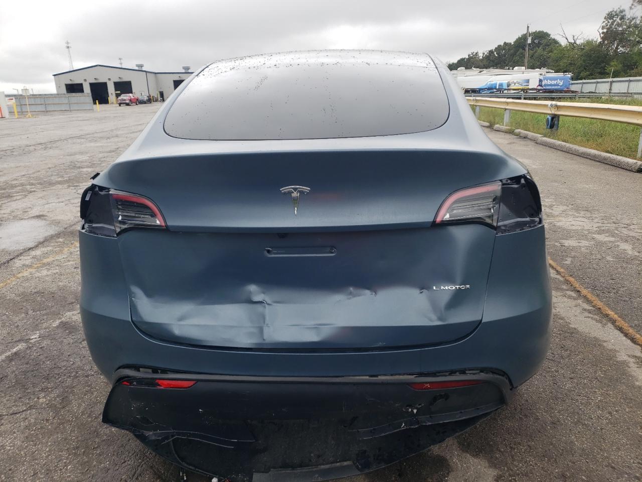 2025 Tesla Model Y VIN: 7SAYGDEE2SF307817 Lot: 81582115