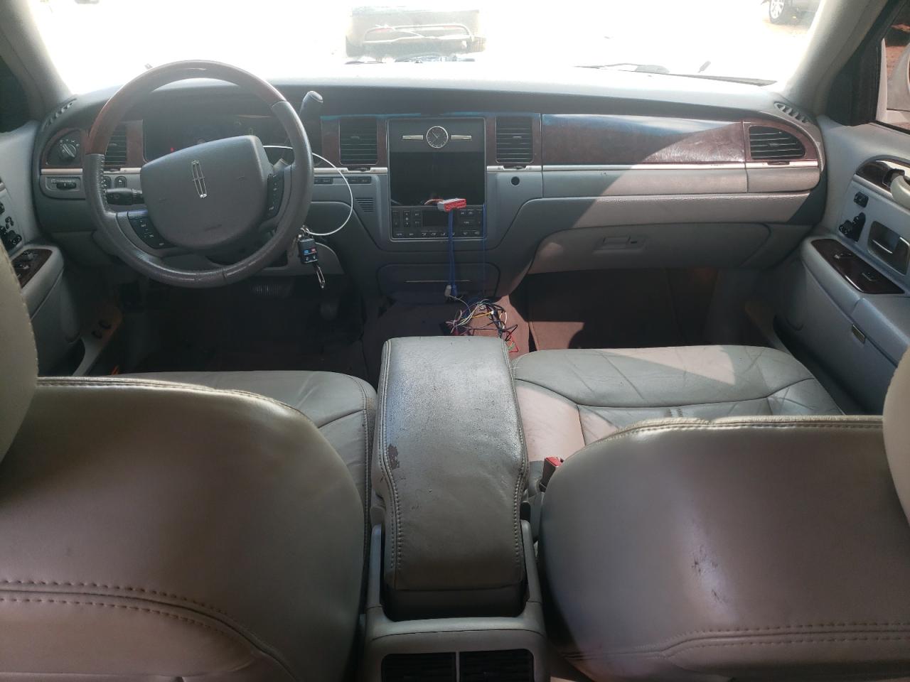 2007 Lincoln Town Car Signature Limited VIN: 1LNHM82W57Y613990 Lot: 84193425