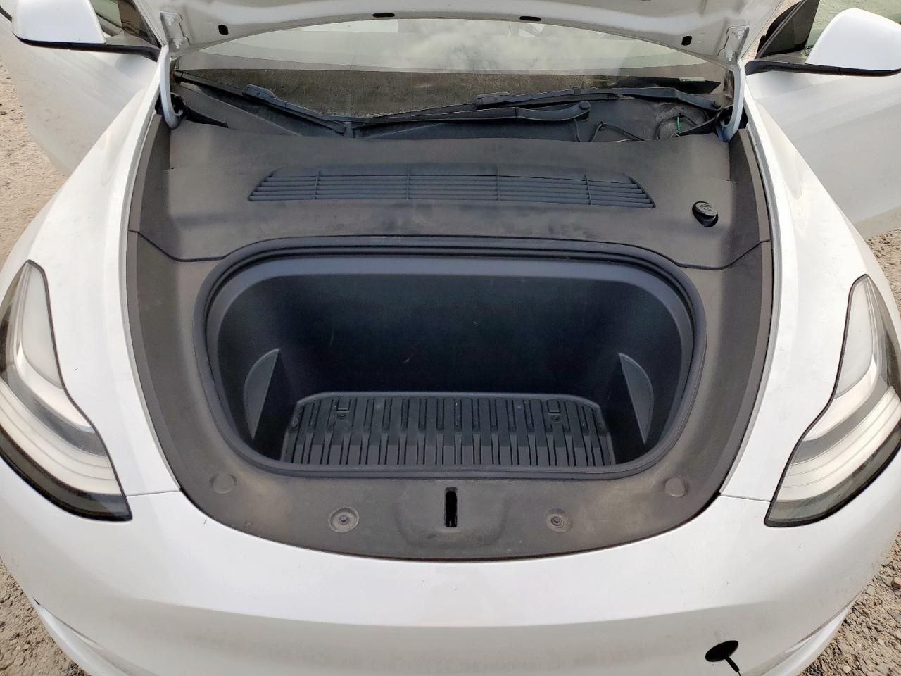 2022 Tesla Model Y VIN: 7SAYGDEE7NF354815 Lot: 81933395