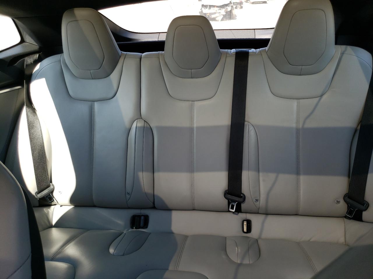 2015 Tesla Model S VIN: 5YJSA1E22FF112492 Lot: 67948185