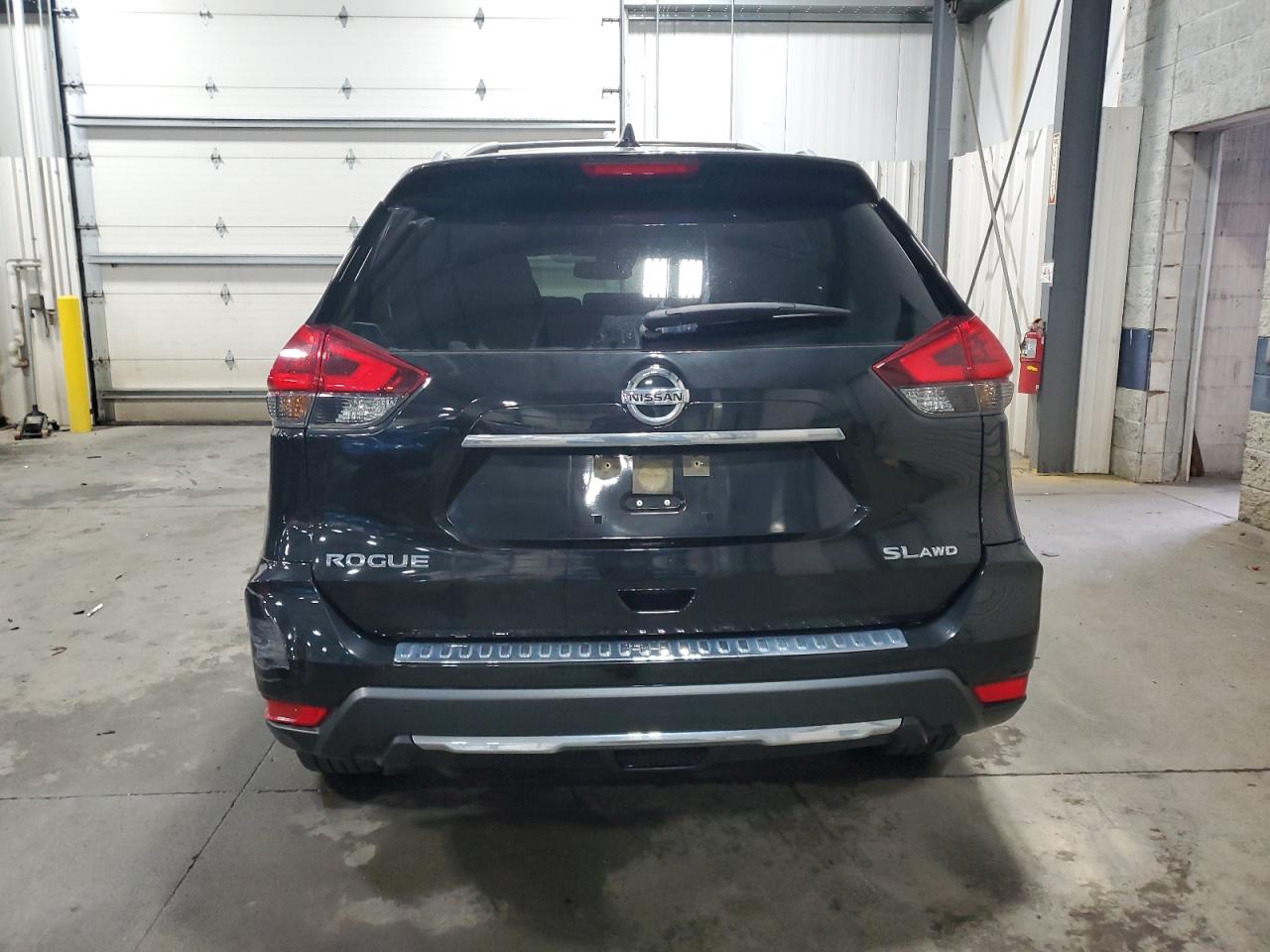 2018 Nissan Rogue S VIN: JN8AT2MV8JW352503 Lot: 80732145