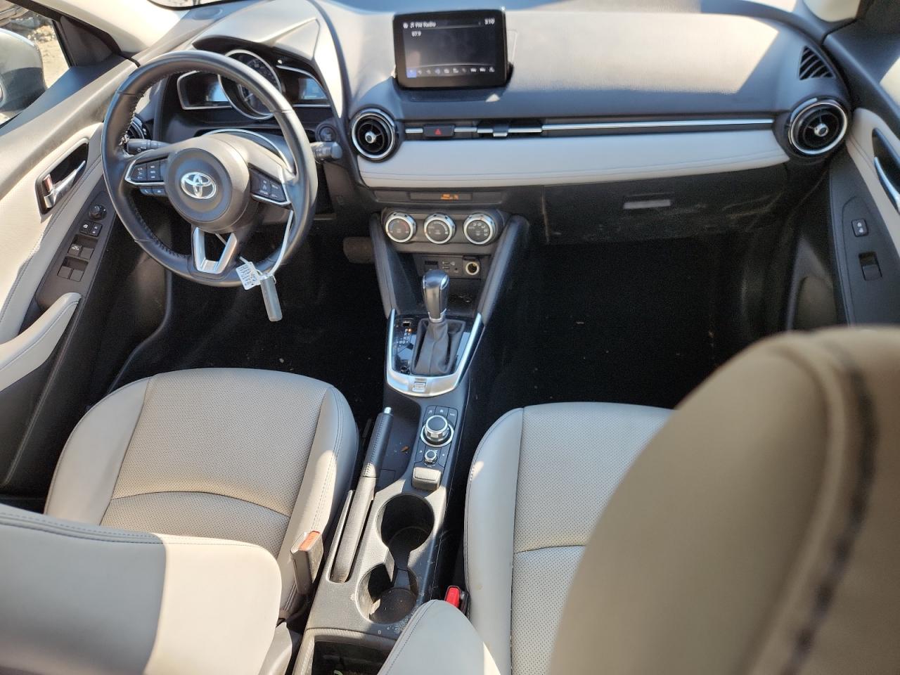 2020 Toyota Yaris Le VIN: 3MYDLBJV0LY703950 Lot: 81488135