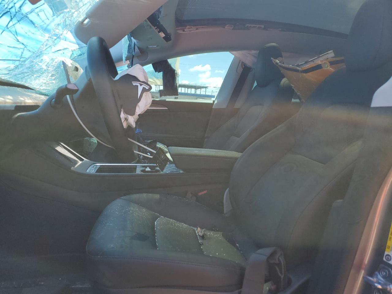 2025 Tesla Model Y VIN: 7SAYGDEE7SA348733 Lot: 70405155