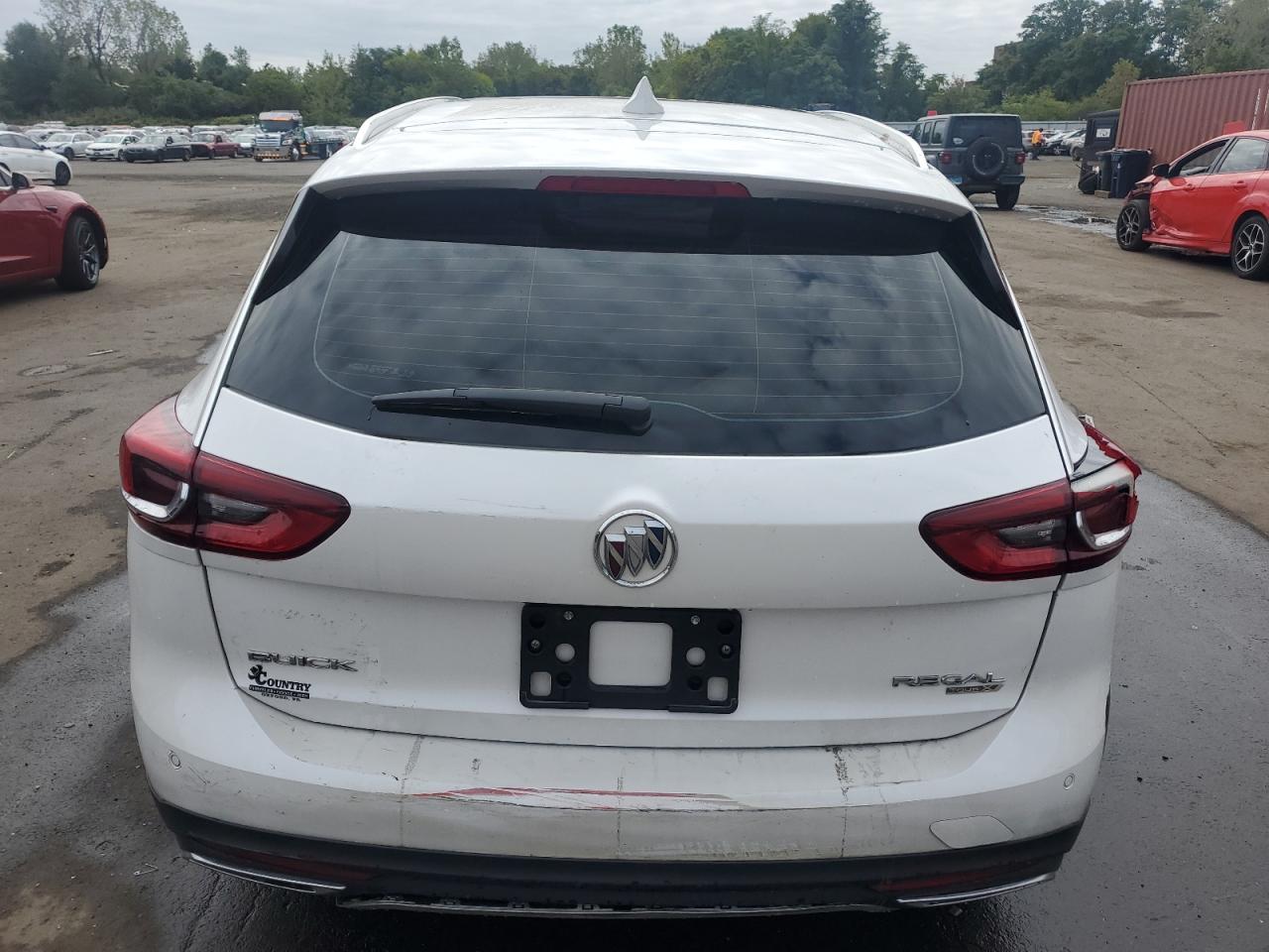 2018 Buick Regal Tourx Essence VIN: W04GV8SX3J1045724 Lot: 81071605