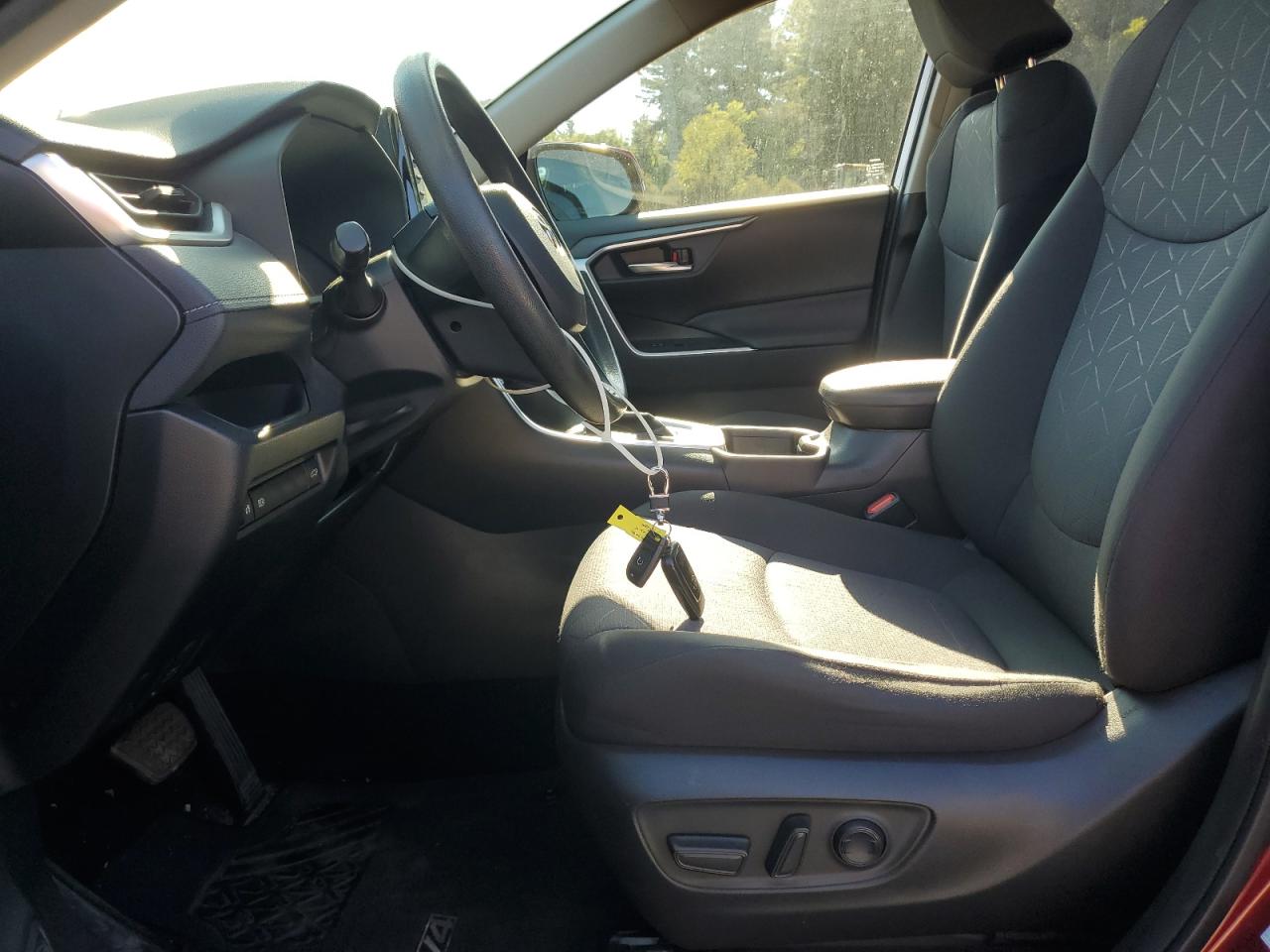 2021 Toyota Rav4 Xle VIN: JTMP1RFV9MD075572 Lot: 71425955