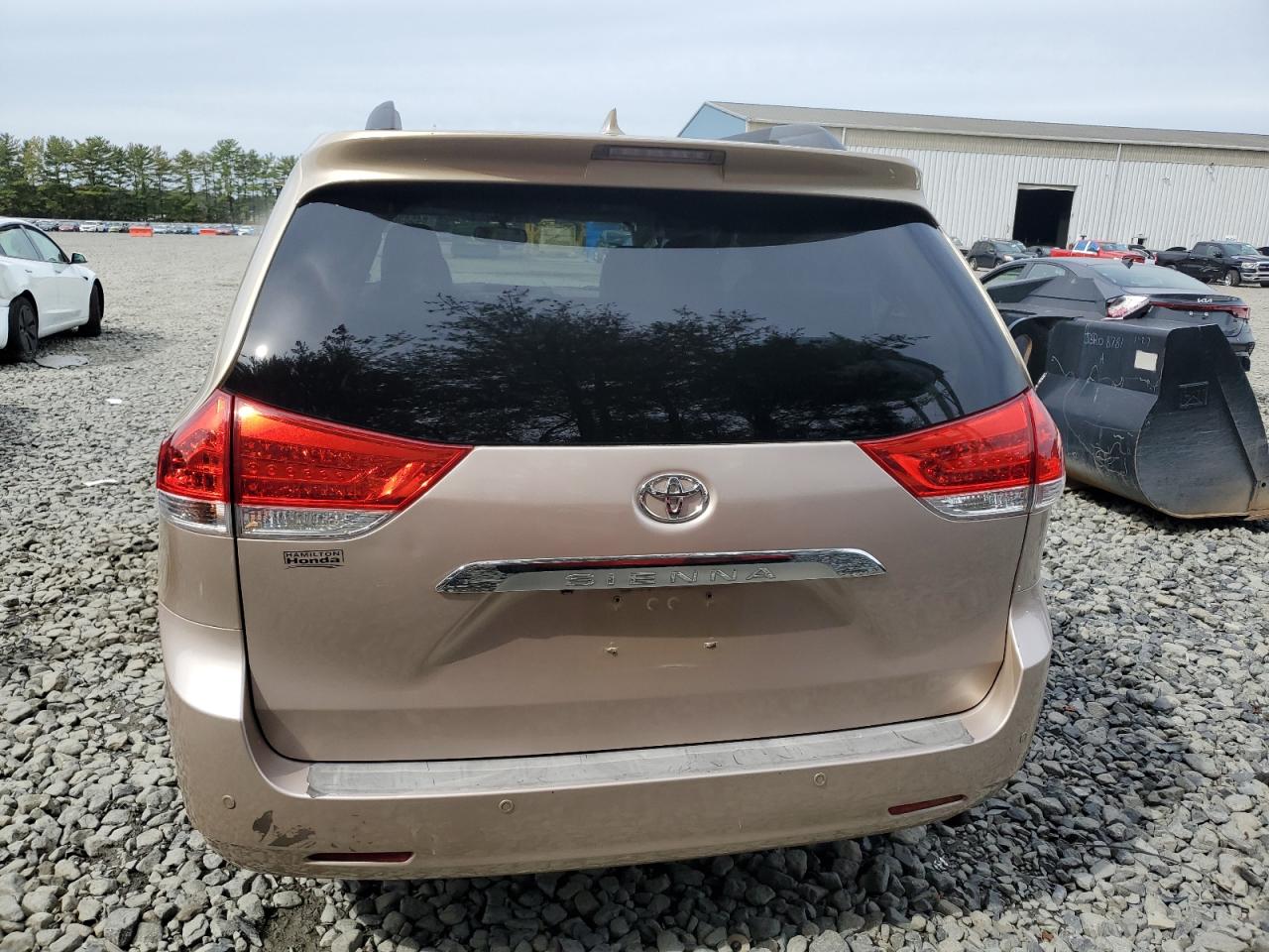2011 Toyota Sienna Xle VIN: 5TDYK3DCXBS037690 Lot: 84583085