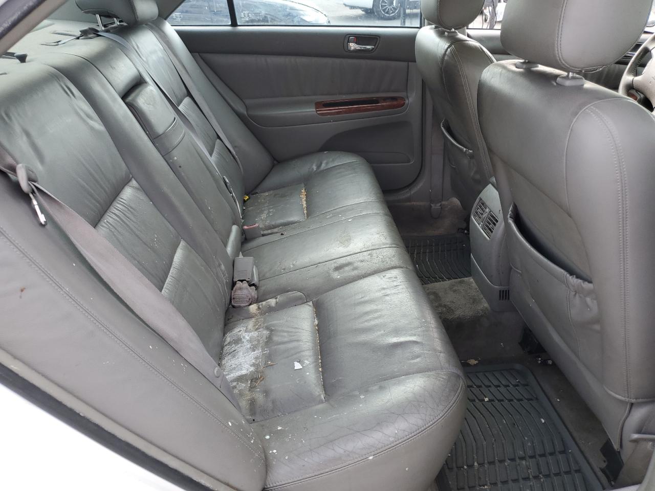 2004 Toyota Camry Le VIN: JTDBF32K940155868 Lot: 81424935