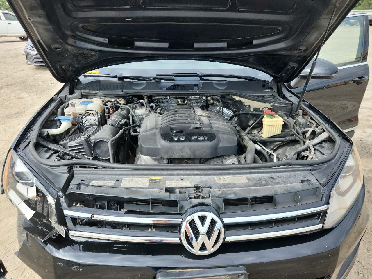 2014 Volkswagen Touareg V6 VIN: WVGEF9BP0ED010980 Lot: 71523235