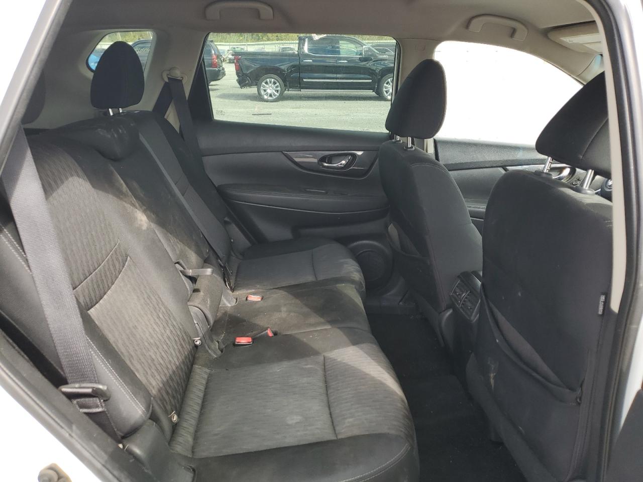 2017 Nissan Rogue S VIN: KNMAT2MV3HP552396 Lot: 71450195