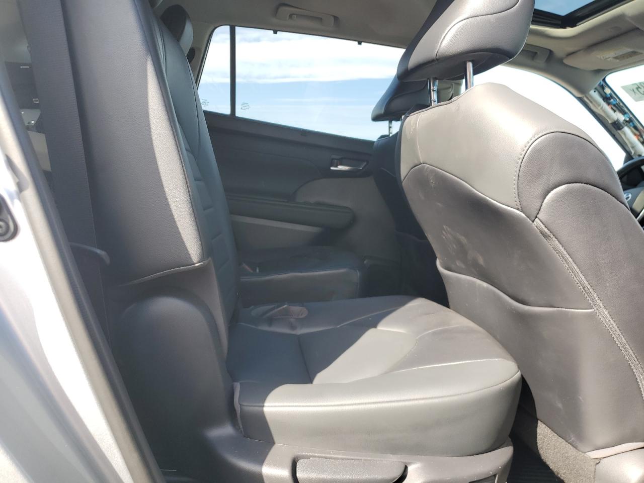 2021 Toyota Highlander Xle VIN: 5TDGZRBH7MS558099 Lot: 84017035