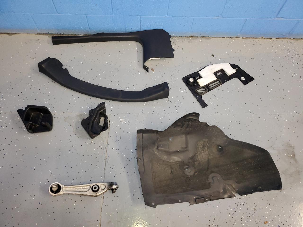 2018 Tesla Model 3 VIN: 5YJ3E1EB0JF114131 Lot: 84250095