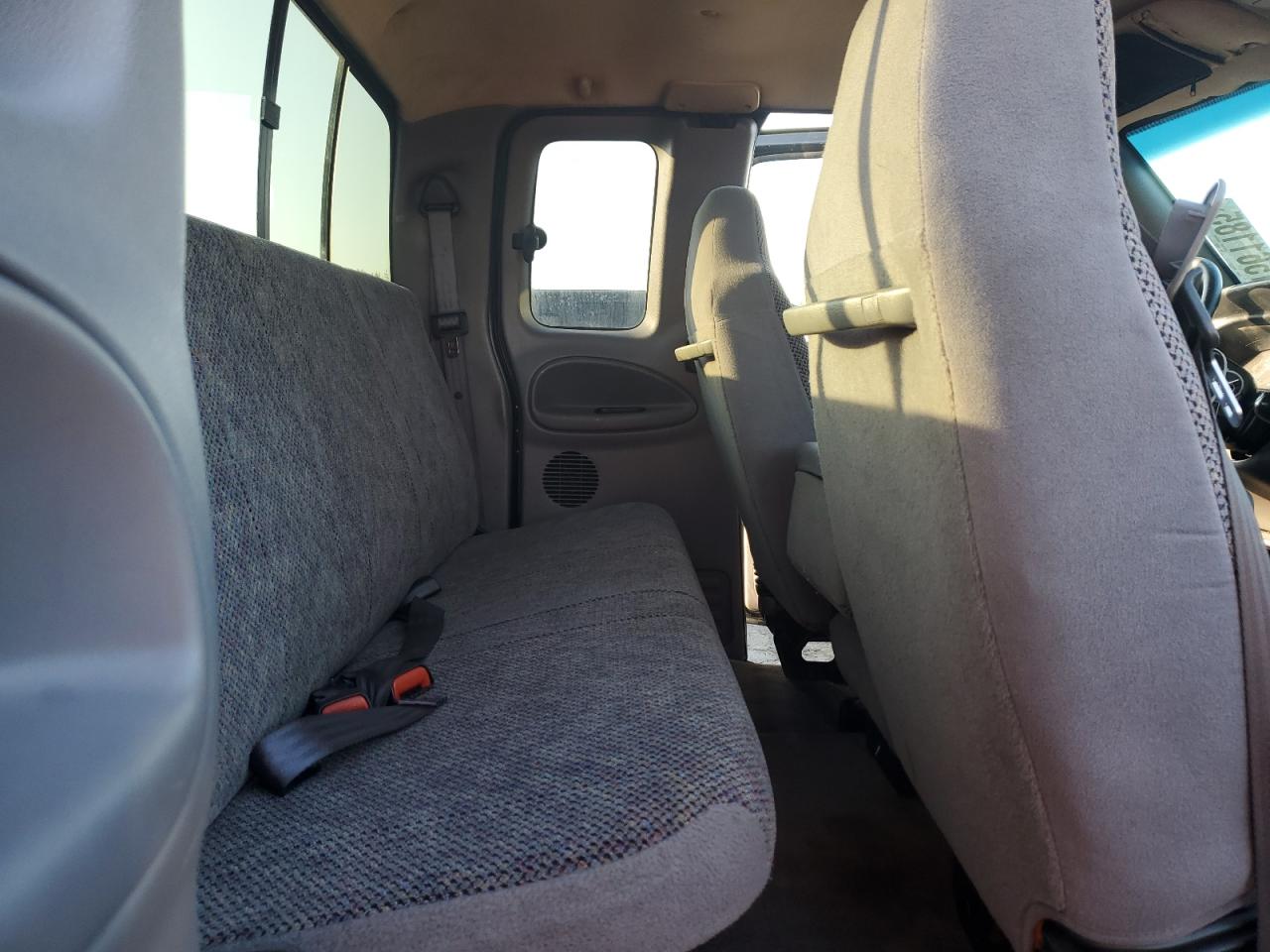 2000 Dodge Ram 2500 VIN: 1B7KF2363YJ135563 Lot: 81561185