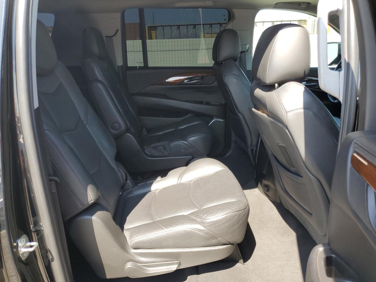 2018 Cadillac Escalade Esv Luxury VIN: 1GYS3HKJ5JR370260 Lot: 81817915